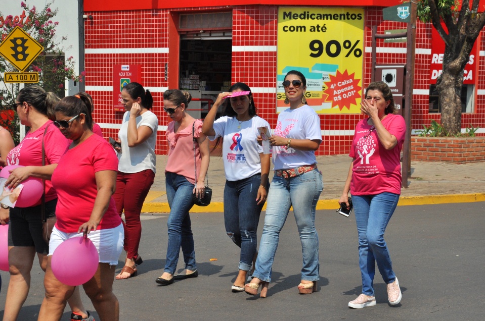 Caminhada encerra a programação do Outubro Rosa