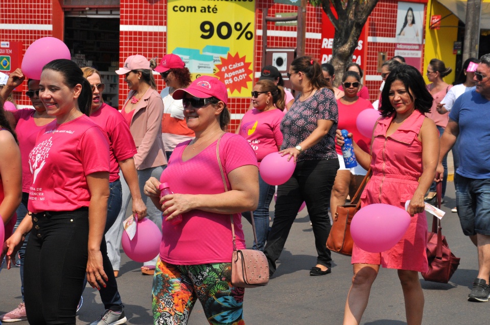 Caminhada encerra a programação do Outubro Rosa