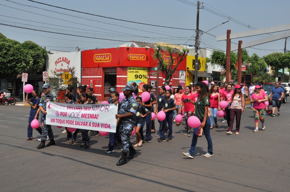 Caminhada encerra a programação do Outubro Rosa