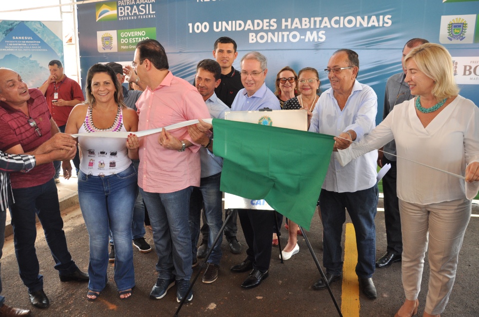 Governo estadual e prefeitura entregam Residencial Rio Bonito I
