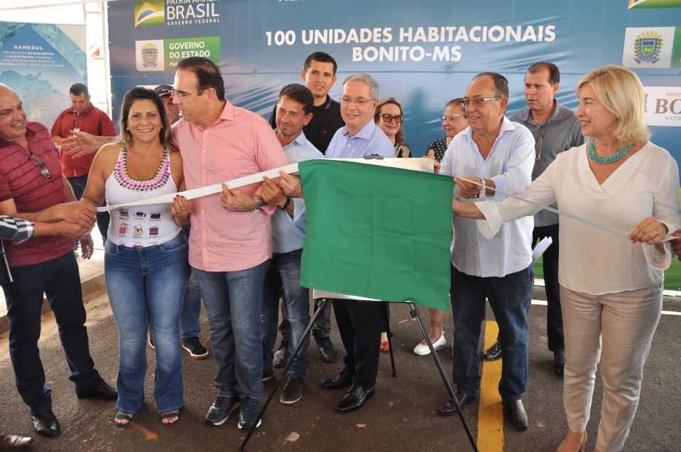 Governo estadual e prefeitura entregam Residencial Rio Bonito I