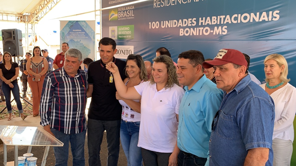 Governo estadual e prefeitura entregam Residencial Rio Bonito I