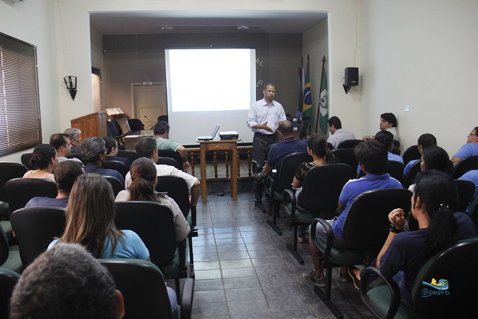 Agentes de endemias e agentes comunitários de Bonito recebem treinamento para combater o Aedes aegypti