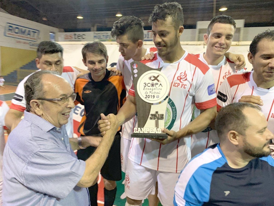 Prefeito participa do encerramento da 3ª Copa Evangélica de Futsal