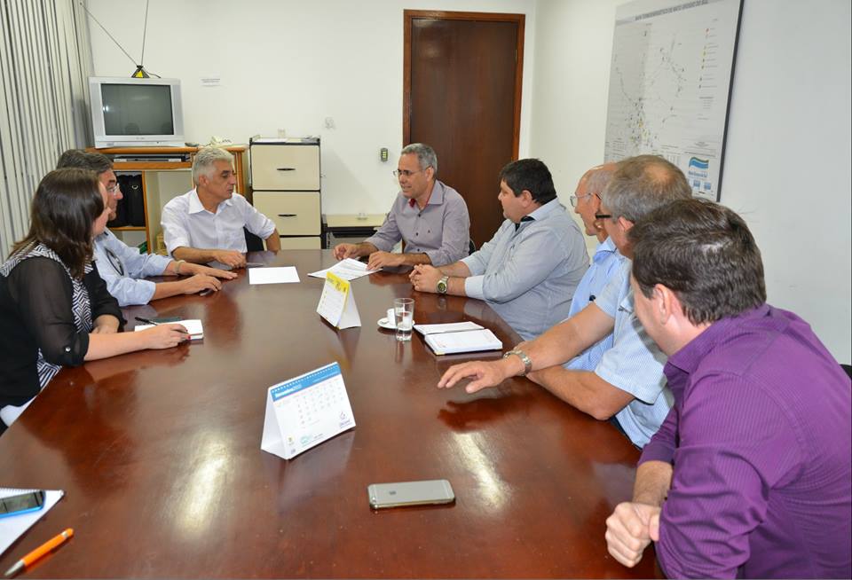 Prefeito em exercício discute melhorias no transporte turístico de Bonito