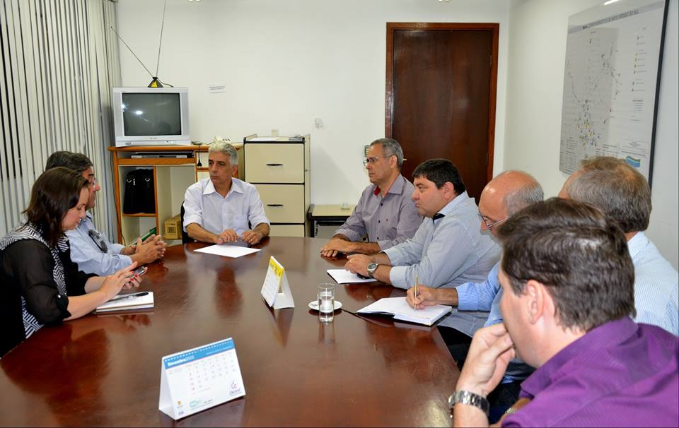 Prefeito em exercício discute melhorias no transporte turístico de Bonito