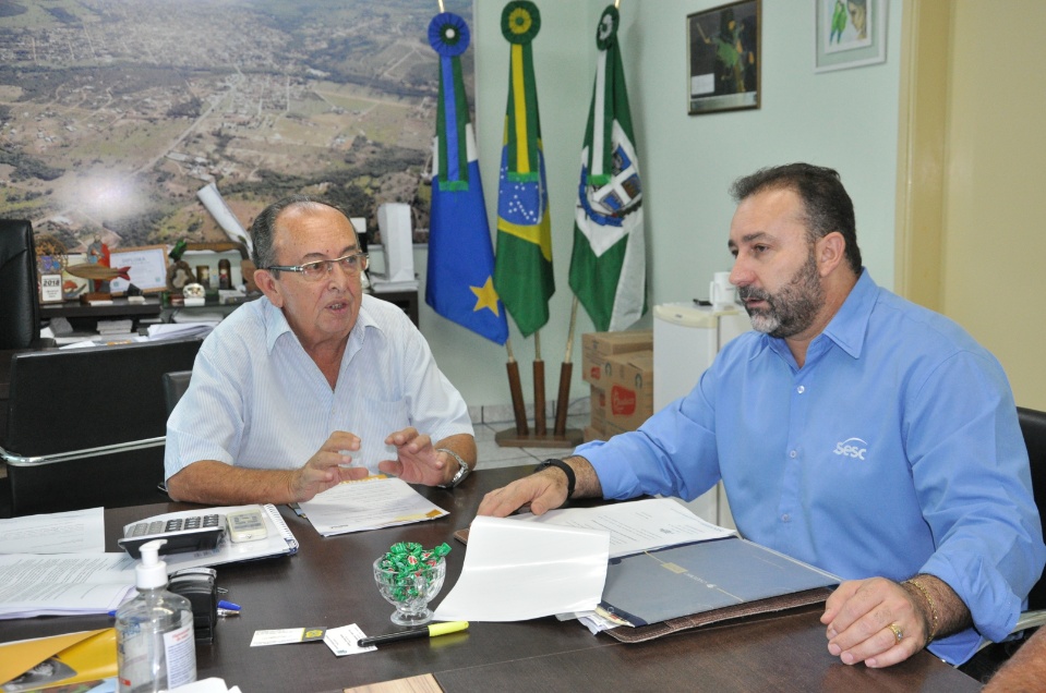 Prefeito assina parceria para vinda da Unidade Móvel SESC Saúde da Mulher