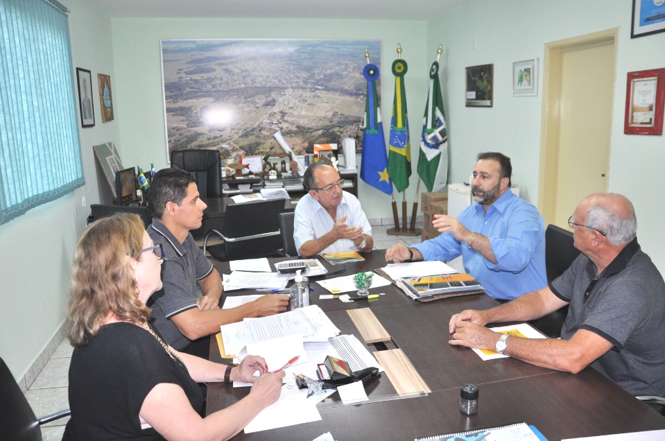 Prefeito assina parceria para vinda da Unidade Móvel SESC Saúde da Mulher