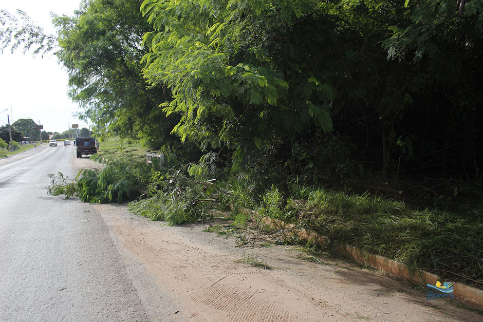 Prefeito Leleco conversa com Secretário de Obras e pede reparos imediatos no município