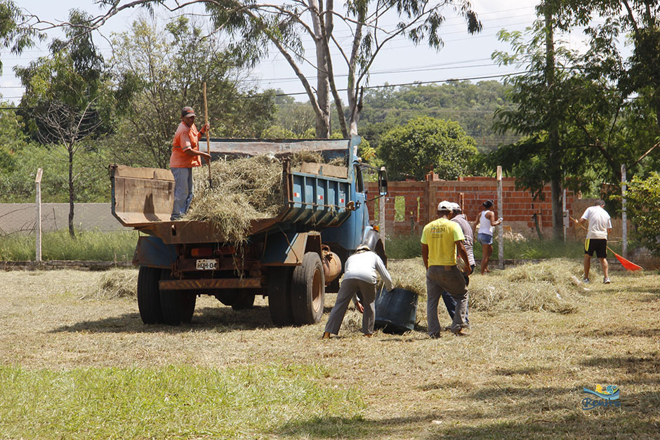 Prefeitura faz mutirão de limpeza no Campo União
