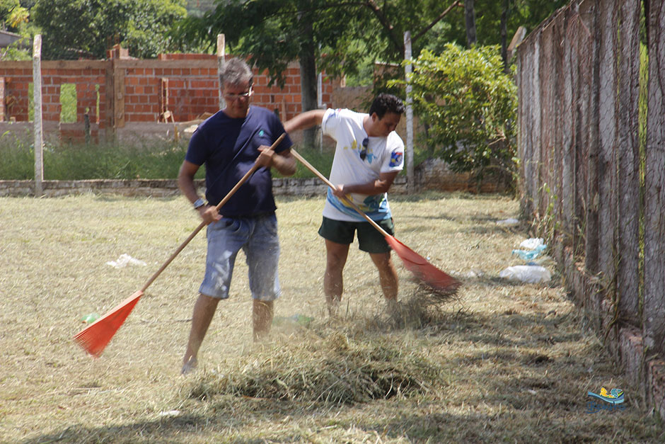 Prefeitura faz mutirão de limpeza no Campo União
