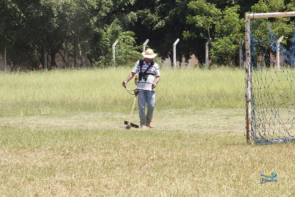 Prefeitura faz mutirão de limpeza no Campo União