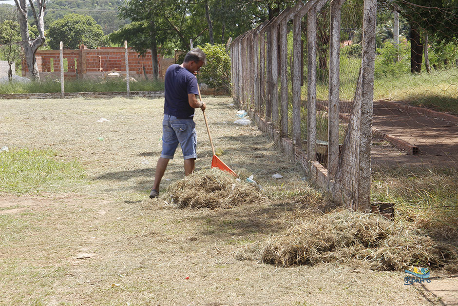 Prefeitura faz mutirão de limpeza no Campo União