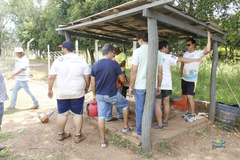 Prefeitura faz mutirão de limpeza no Campo União
