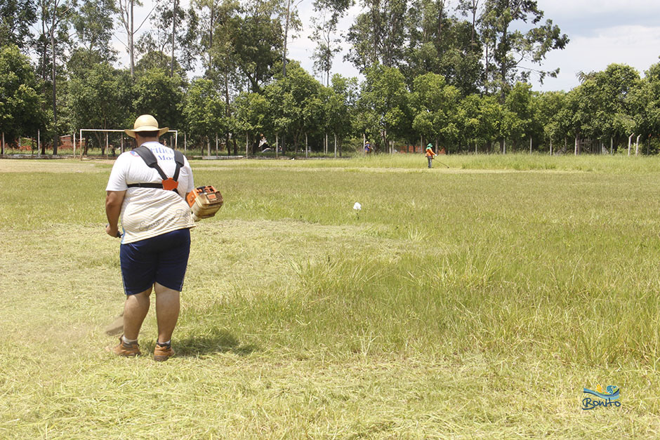 Prefeitura faz mutirão de limpeza no Campo União