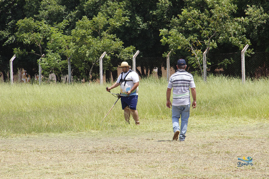 Prefeitura faz mutirão de limpeza no Campo União