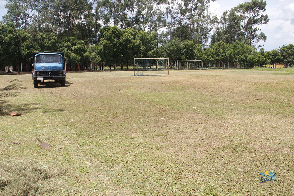 Prefeitura faz mutirão de limpeza no Campo União