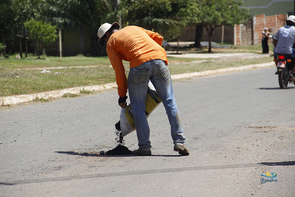 Prefeitura realiza limpeza em diversos pontos da cidade