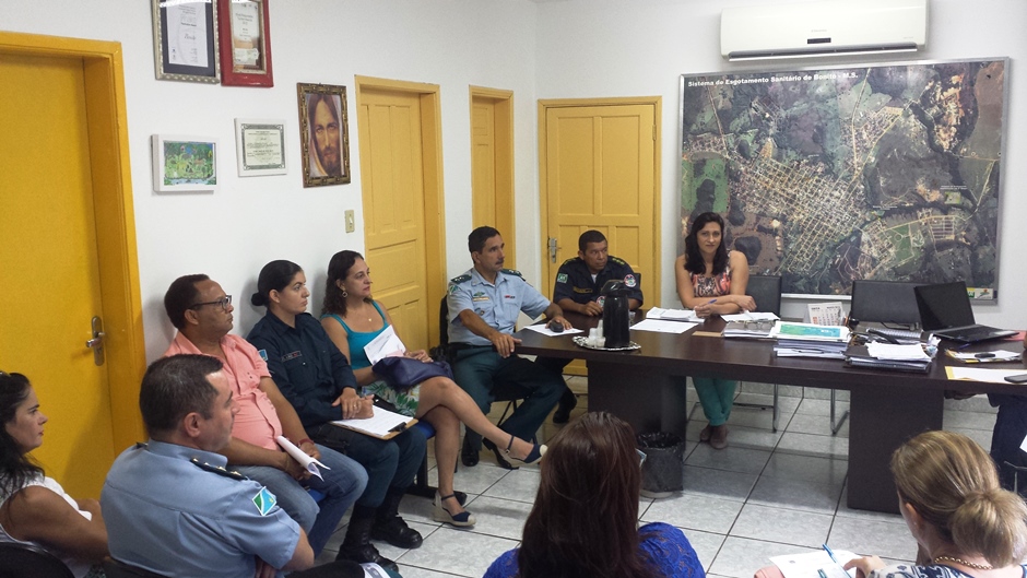 Prefeito participa de reunião com diretores de escolas