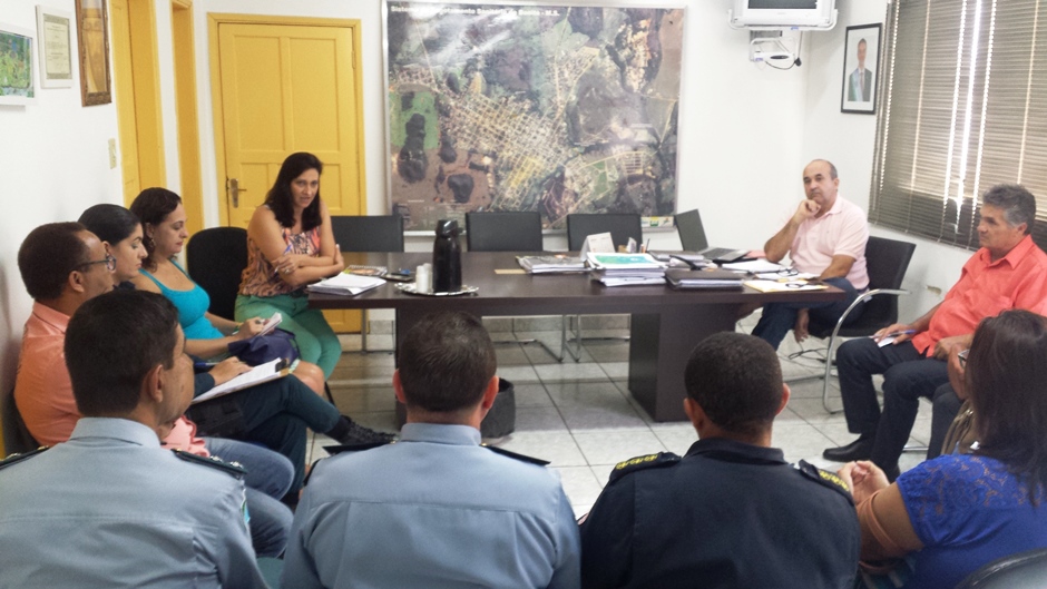 Prefeito participa de reunião com diretores de escolas