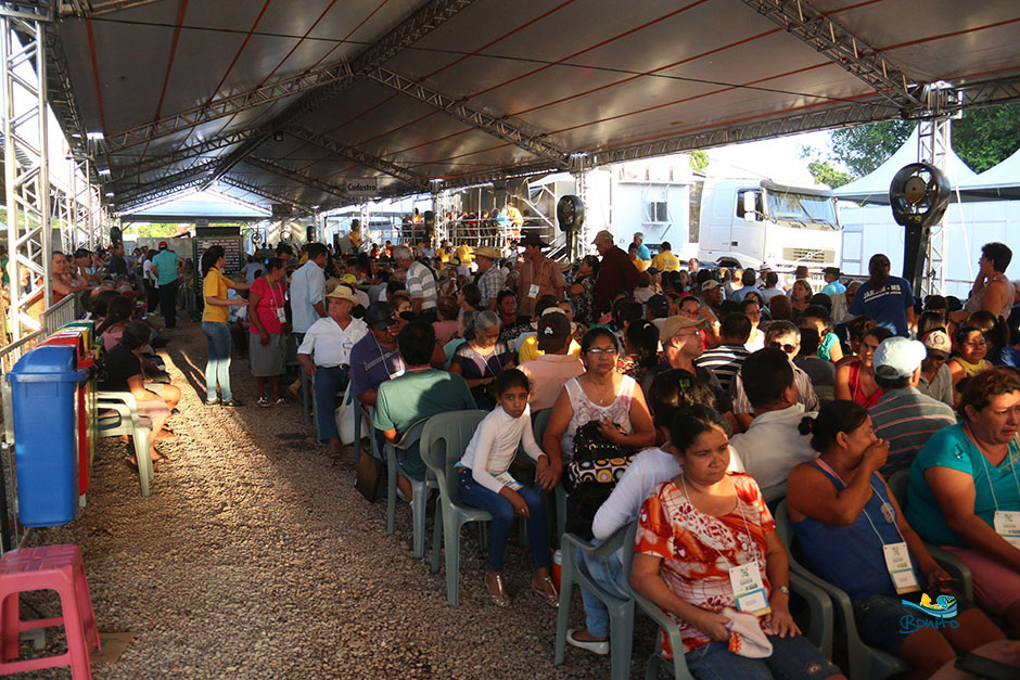 Prefeitura de Bonito leva centenas de pacientes para a Caravana da Saúde