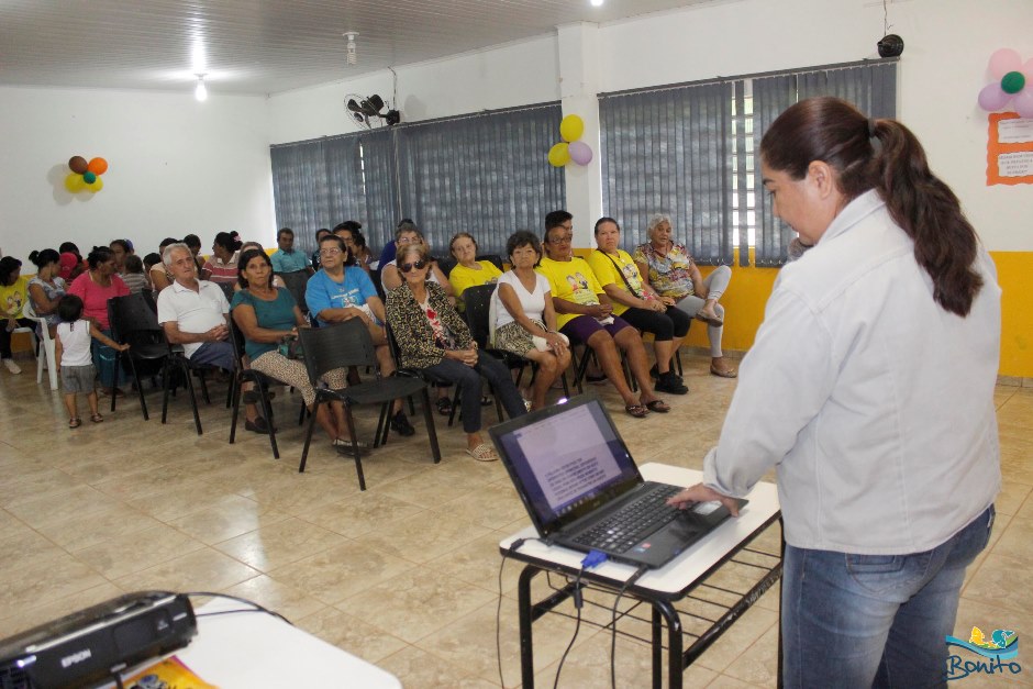 Reunião no CRAS tem palestra sobre cuidados com a dengue