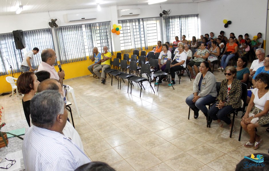 Reunião no CRAS tem palestra sobre cuidados com a dengue