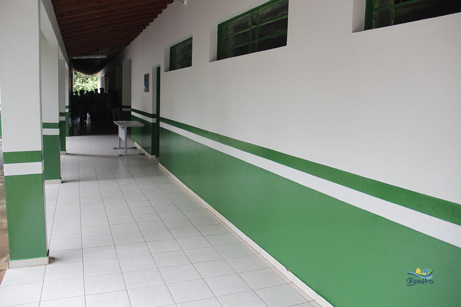 VICE-PREFEITO ENTREGA KIT ESCOLAR PARA ALUNOS DA REDE MUNICIPAL DE ENSINO NO 1º DIA DE AULA