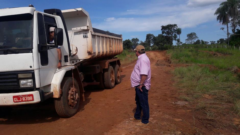 Vice-Prefeito Josmail visita lugares afetados pelas fortes chuvas e prefeitura doa cestas básicas para famílias