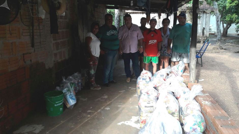 Vice-Prefeito Josmail visita lugares afetados pelas fortes chuvas e prefeitura doa cestas básicas para famílias