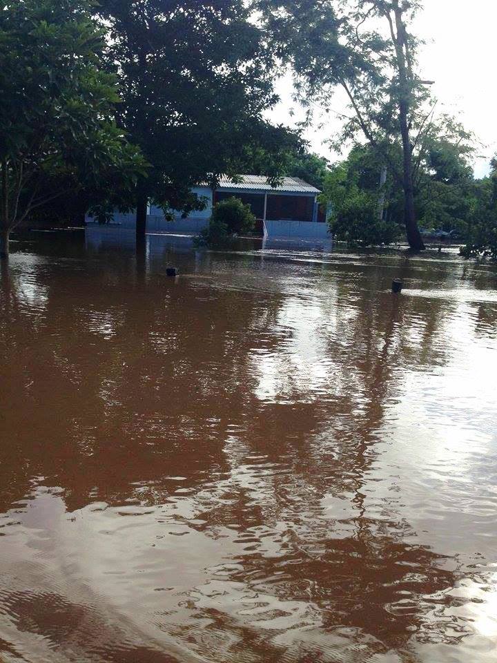 Prefeito Leleco vai ao Distrito Águas do Miranda visitar famílias desabrigadas