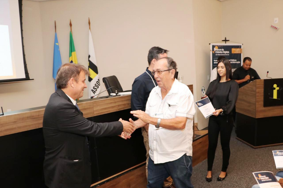 Odilson recebe título de Prefeito Inovador 2020, em fórum sobre cidades digitais