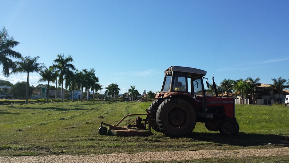 Secretaria de Obras realiza trabalho intensivo na área rural e urbana de Bonito