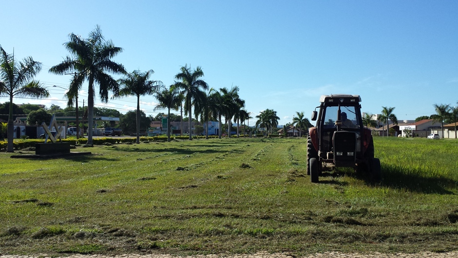 Secretaria de Obras realiza trabalho intensivo na área rural e urbana de Bonito