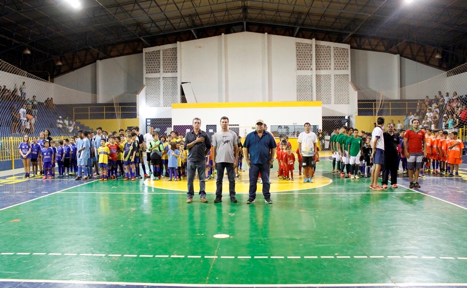1ª Copa Osmar Pereira (Seba) de Futsal incentiva jovens competidores
