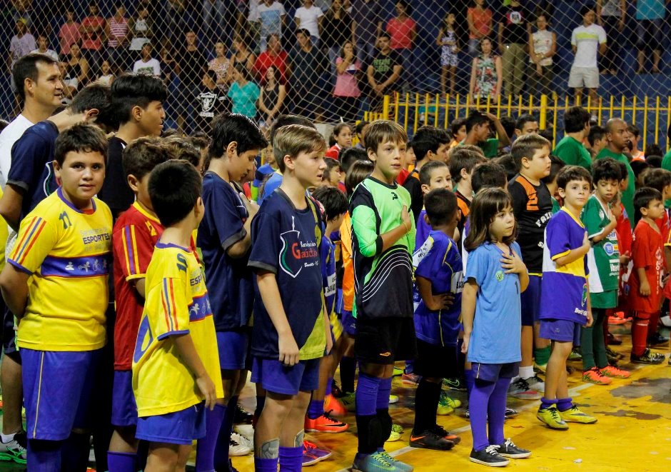 1ª Copa Osmar Pereira (Seba) de Futsal incentiva jovens competidores