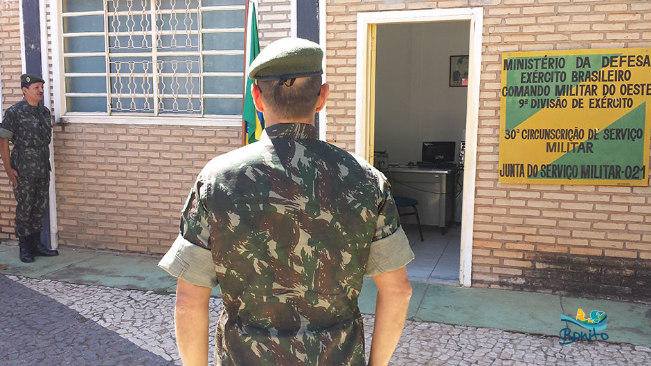 Fotos: Jovens dispensados pelo Serviço Militar fazem juramento a bandeira