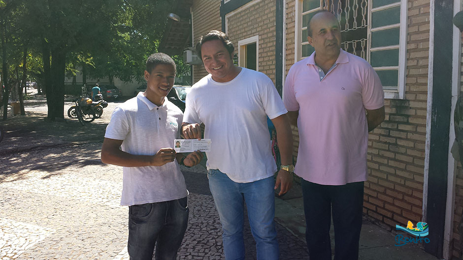 Fotos: Jovens dispensados pelo Serviço Militar fazem juramento a bandeira