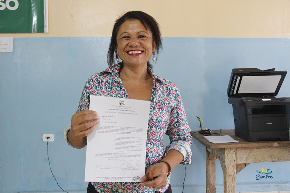 Emoção na entrega do documento de doação de lotes do ‘Lar do Servidor’ em Bonito Emoção na entrega do documento de doação de lotes do ‘Lar do Servidor’ em Bonito
