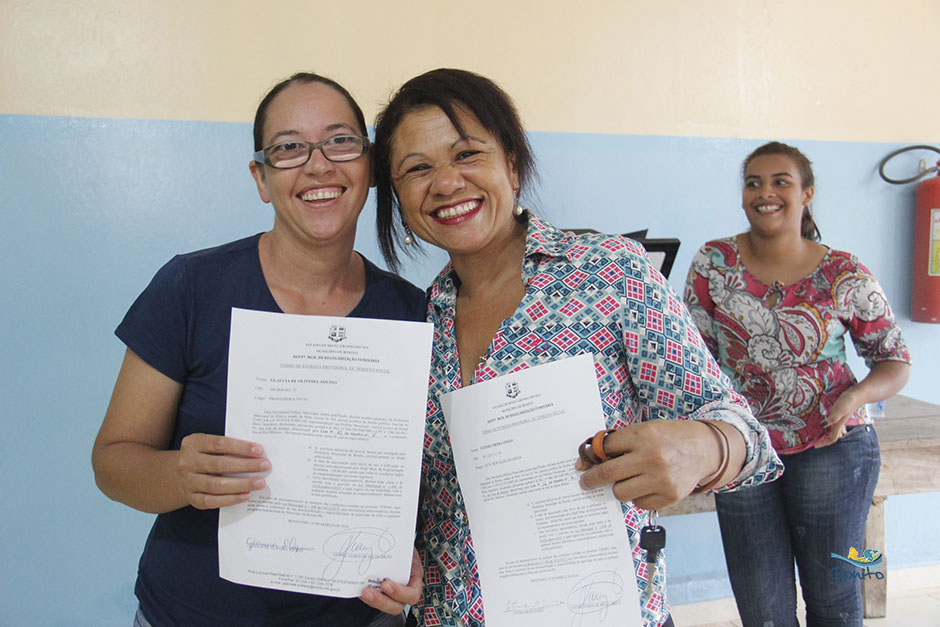 Emoção na entrega do documento de doação de lotes do ‘Lar do Servidor’ em Bonito Emoção na entrega do documento de doação de lotes do ‘Lar do Servidor’ em Bonito