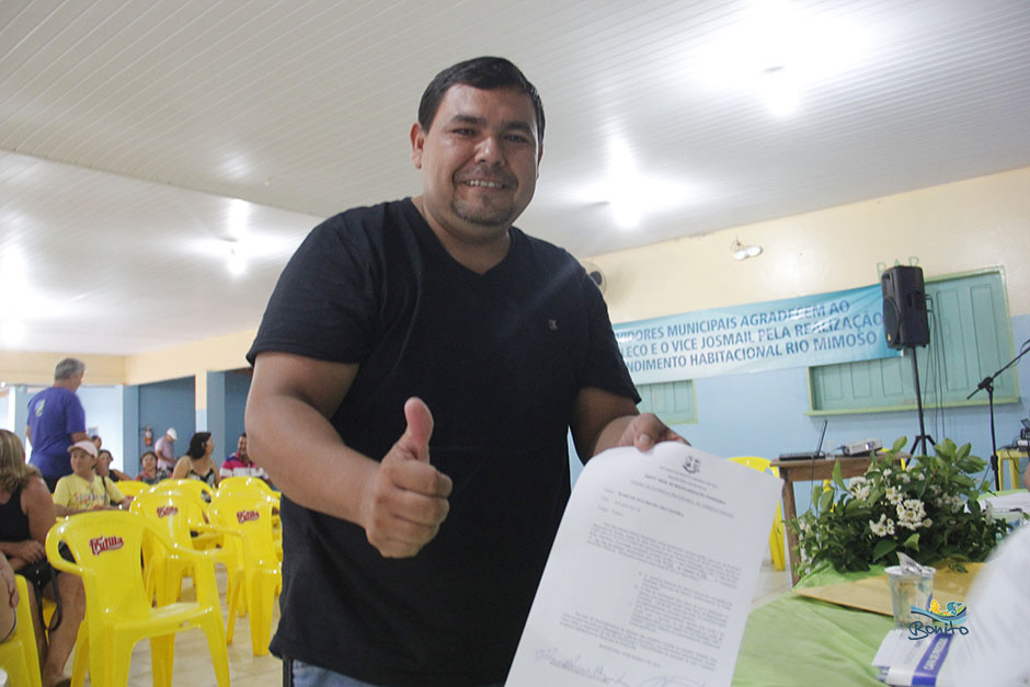 Emoção na entrega do documento de doação de lotes do ‘Lar do Servidor’ em Bonito Emoção na entrega do documento de doação de lotes do ‘Lar do Servidor’ em Bonito