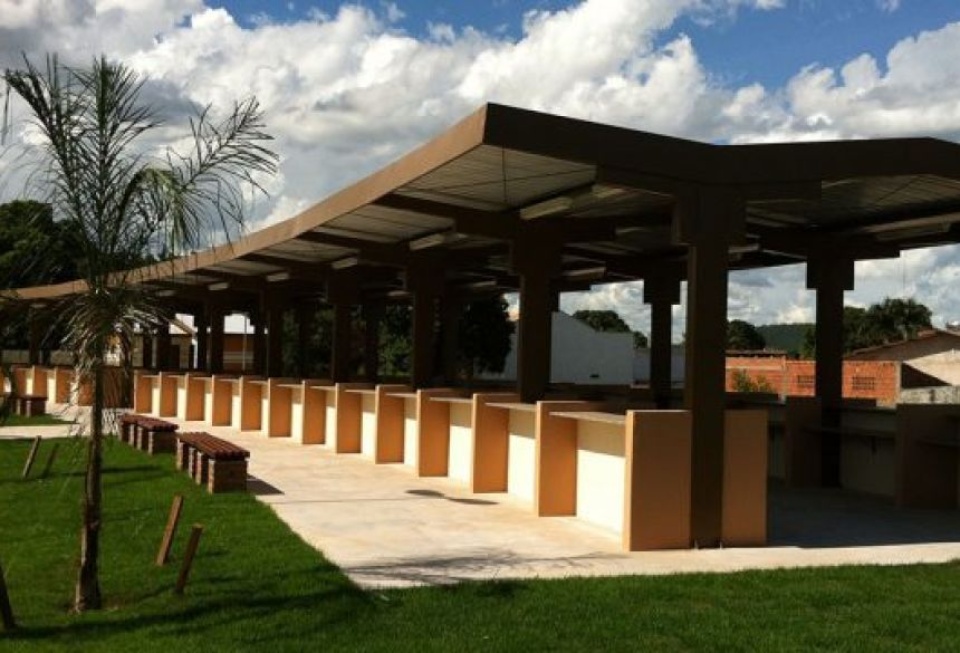 Prefeito assina Ordem de Serviço para revitalização da Feira do Produtor Rural