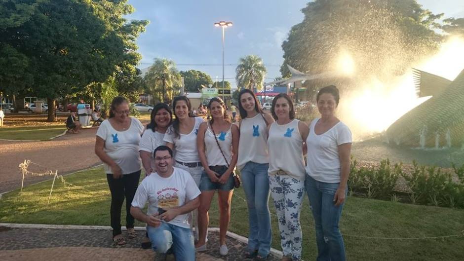 Alunos das escolas municipais lotam a Praça da Liberdade para celebração da Páscoa
