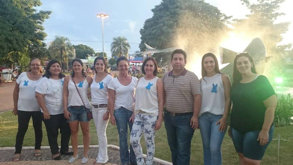 Alunos das escolas municipais lotam a Praça da Liberdade para celebração da Páscoa