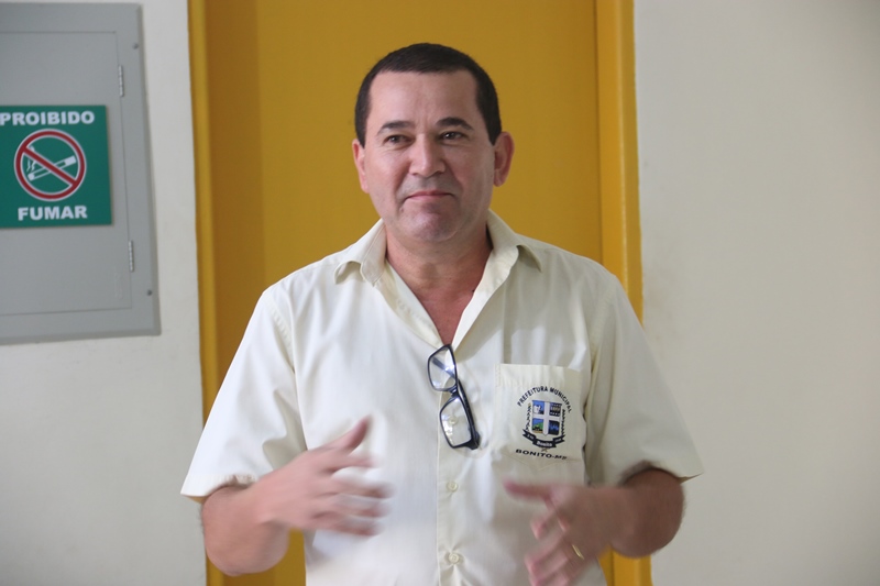 Prefeito Leleco faz entrega de novos uniformes para equipe de tributação
