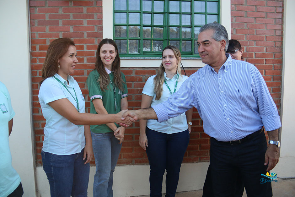 Prefeito Leleco e Governador Reinaldo Azambuja assinam convênios de melhorias para Bonito Prefeito Leleco e Governador Reinaldo Azambuja assinam convênios de melhorias para Bonito