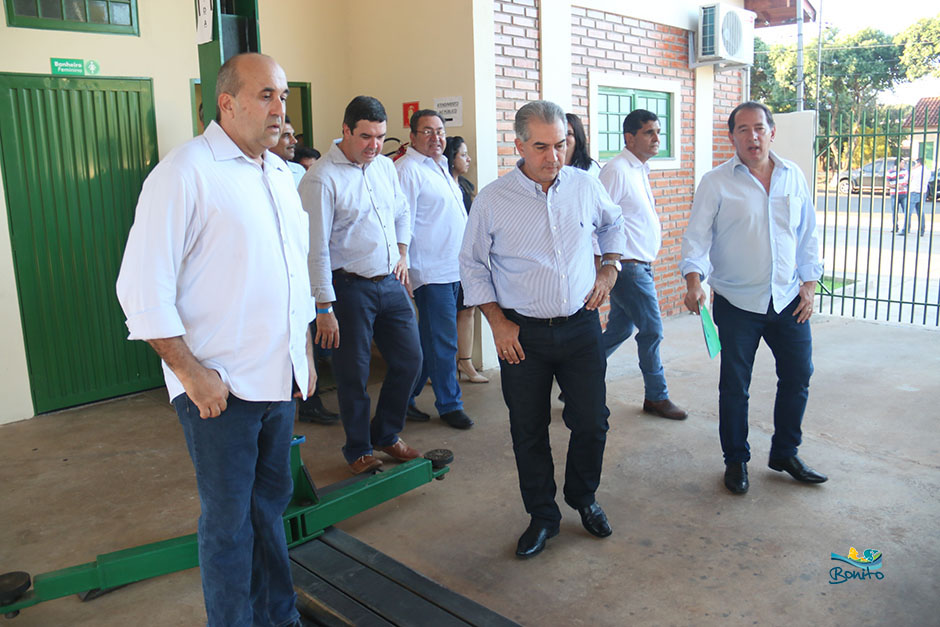 Prefeito Leleco e Governador Reinaldo Azambuja assinam convênios de melhorias para Bonito Prefeito Leleco e Governador Reinaldo Azambuja assinam convênios de melhorias para Bonito