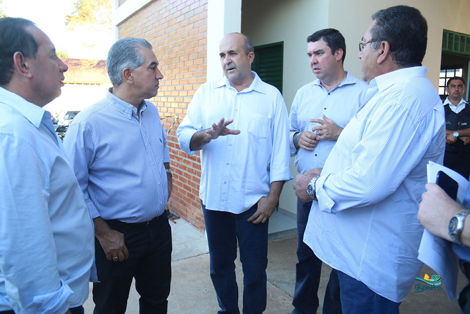 Prefeito Leleco e Governador Reinaldo Azambuja assinam convênios de melhorias para Bonito Prefeito Leleco e Governador Reinaldo Azambuja assinam convênios de melhorias para Bonito