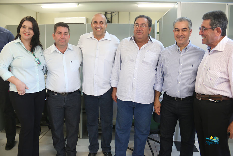 Prefeito Leleco e Governador Reinaldo Azambuja assinam convênios de melhorias para Bonito Prefeito Leleco e Governador Reinaldo Azambuja assinam convênios de melhorias para Bonito