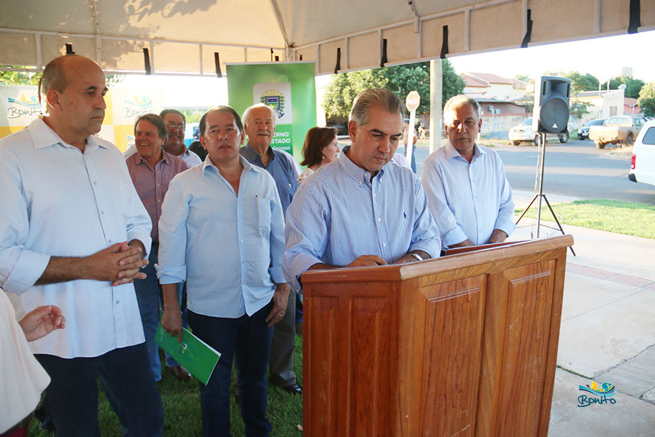 Prefeito Leleco e Governador Reinaldo Azambuja assinam convênios de melhorias para Bonito Prefeito Leleco e Governador Reinaldo Azambuja assinam convênios de melhorias para Bonito